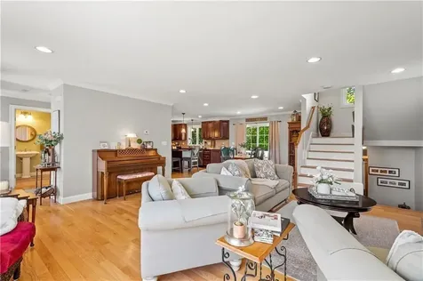 14 Evelyn Way Seekonk MA 02771