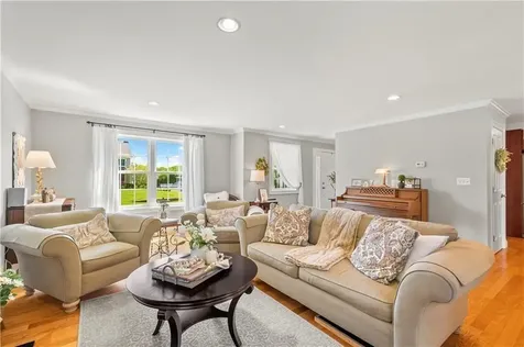 14 Evelyn Way Seekonk MA 02771