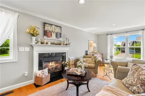 14 Evelyn Way Seekonk MA 02771