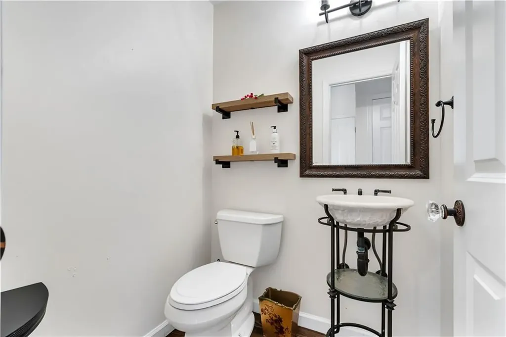 105 Castle Rocks Road Warwick RI 02886