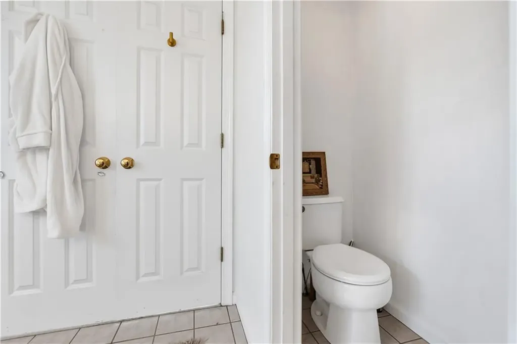 105 Castle Rocks Road Warwick RI 02886