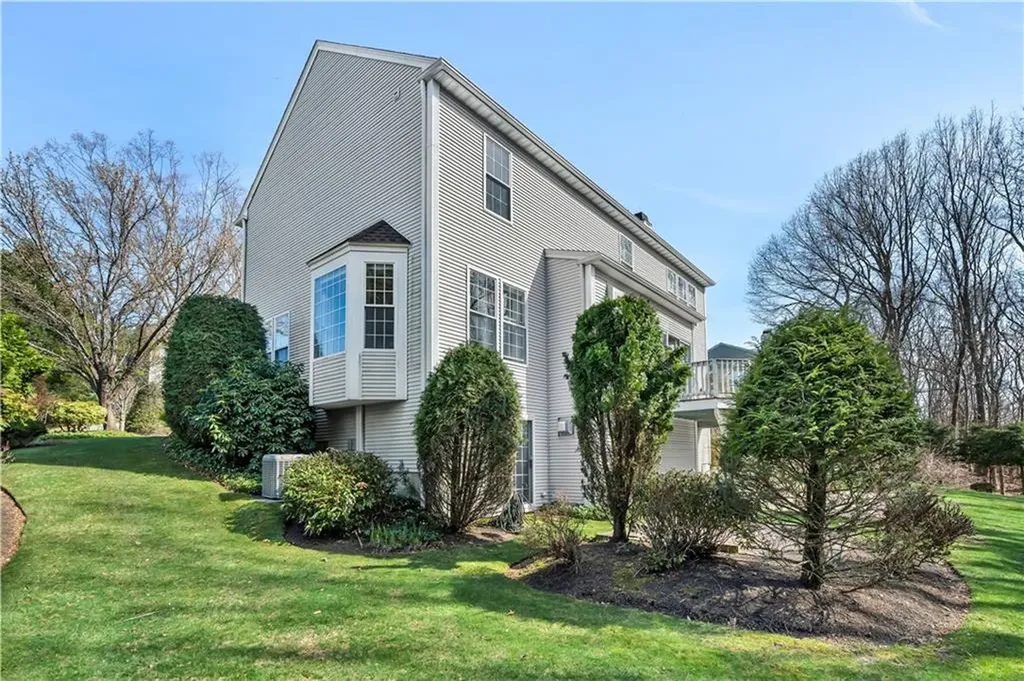 105 Castle Rocks Road Warwick RI 02886