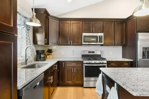 16 Bailey Brook Court Middletown RI 02842