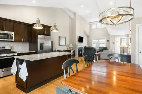 16 Bailey Brook Court Middletown RI 02842