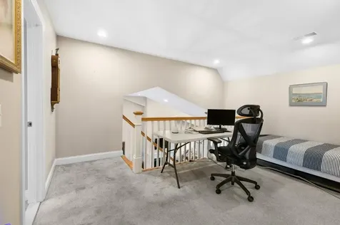 16 Bailey Brook Court Middletown RI 02842