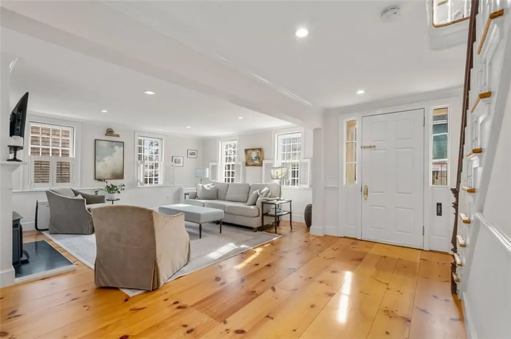 30 Thames Street Newport RI 02840