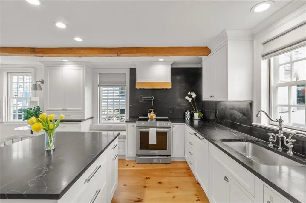 30 Thames Street Newport RI 02840