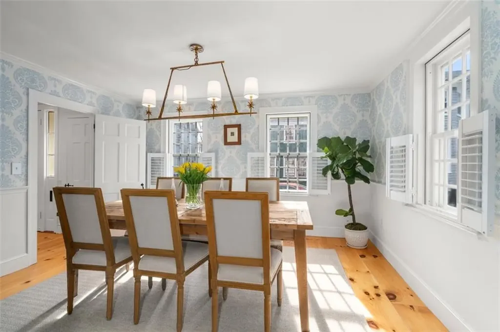30 Thames Street Newport RI 02840