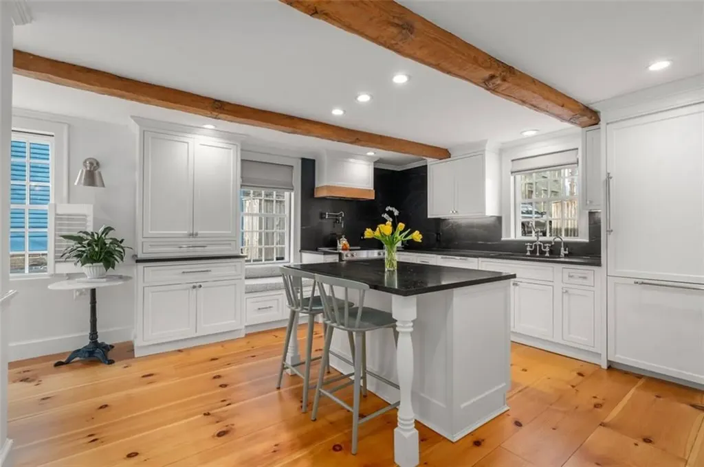 30 Thames Street Newport RI 02840