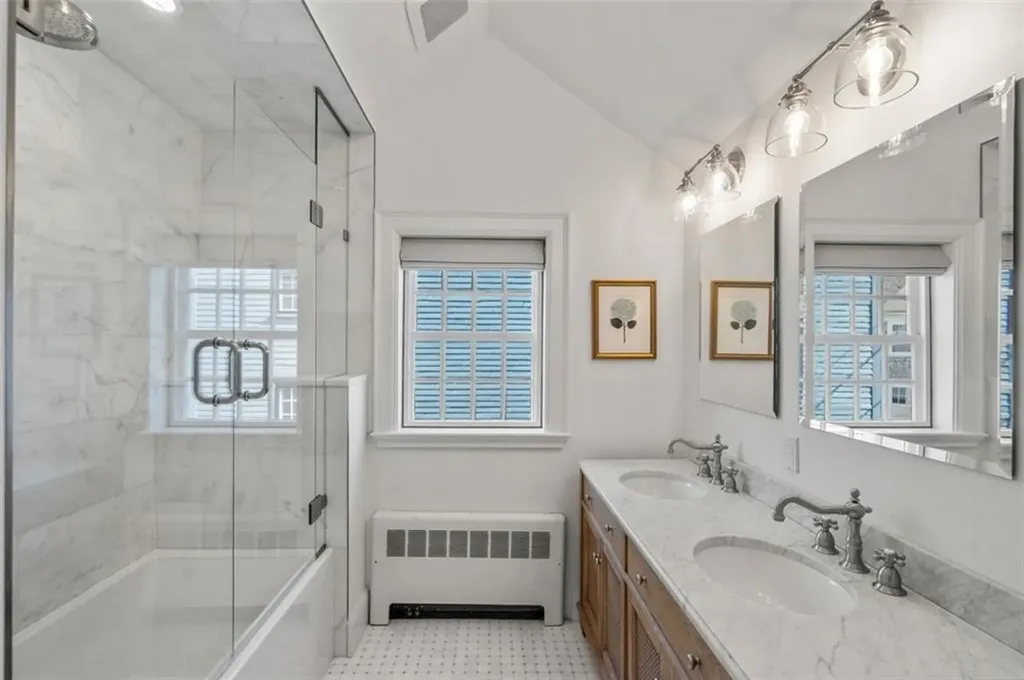 30 Thames Street Newport RI 02840