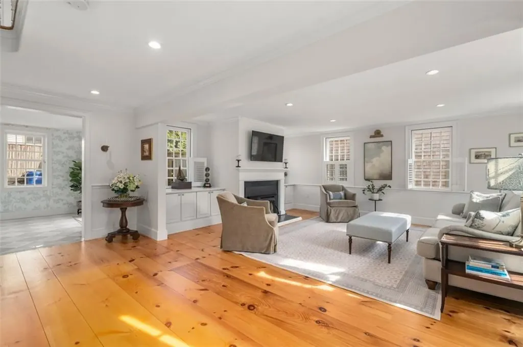 30 Thames Street Newport RI 02840