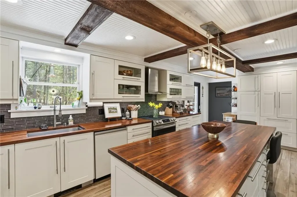 6 Highland Trail Richmond RI 02832