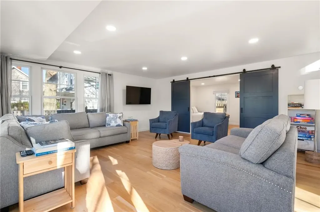 14 Robsinson Street Narragansett RI 02882