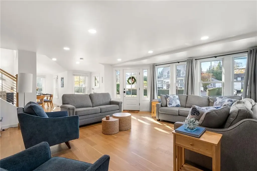 14 Robsinson Street Narragansett RI 02882