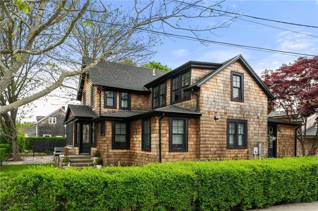 14 Robsinson Street Narragansett RI 02882