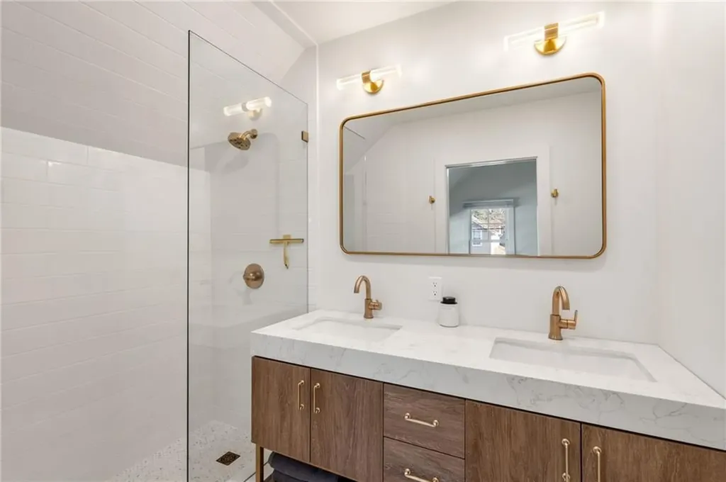 14 Robsinson Street Narragansett RI 02882