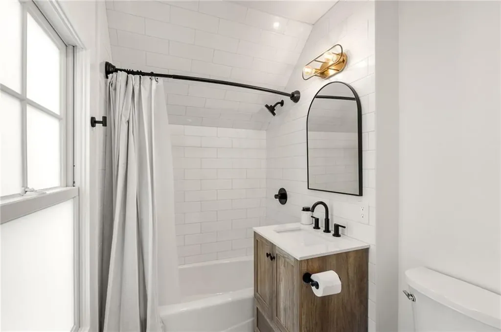 14 Robsinson Street Narragansett RI 02882