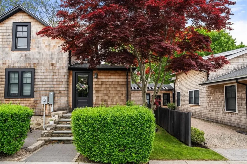 14 Robsinson Street Narragansett RI 02882