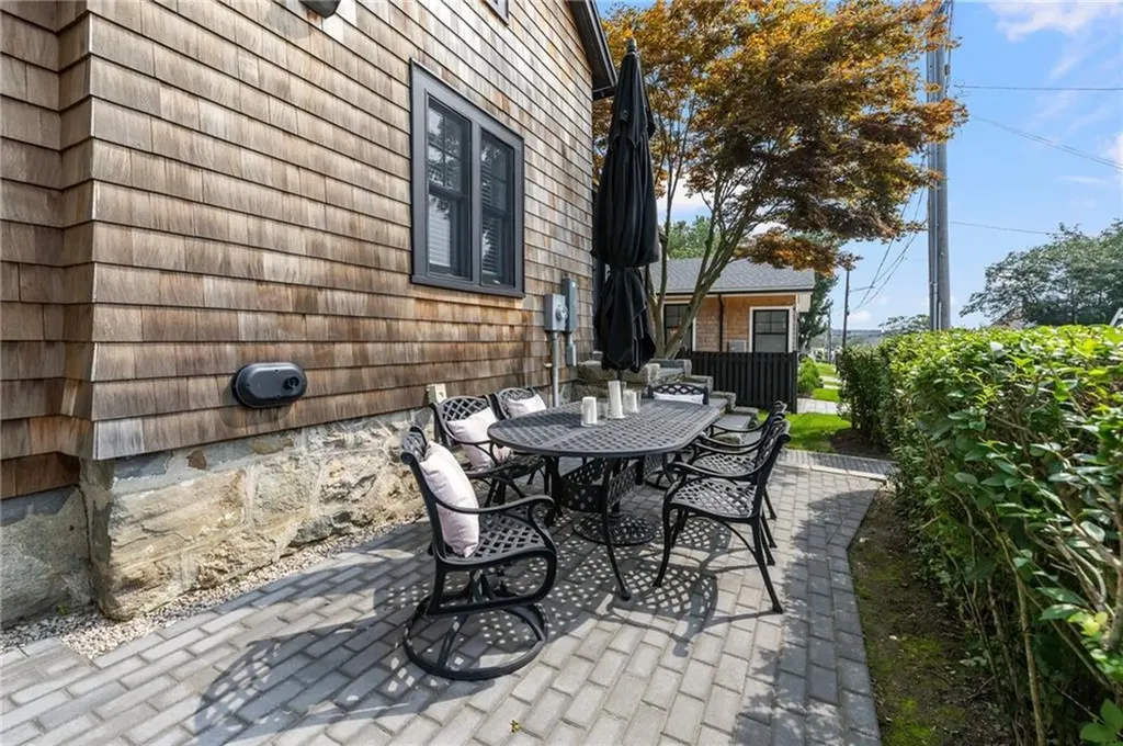 14 Robsinson Street Narragansett RI 02882