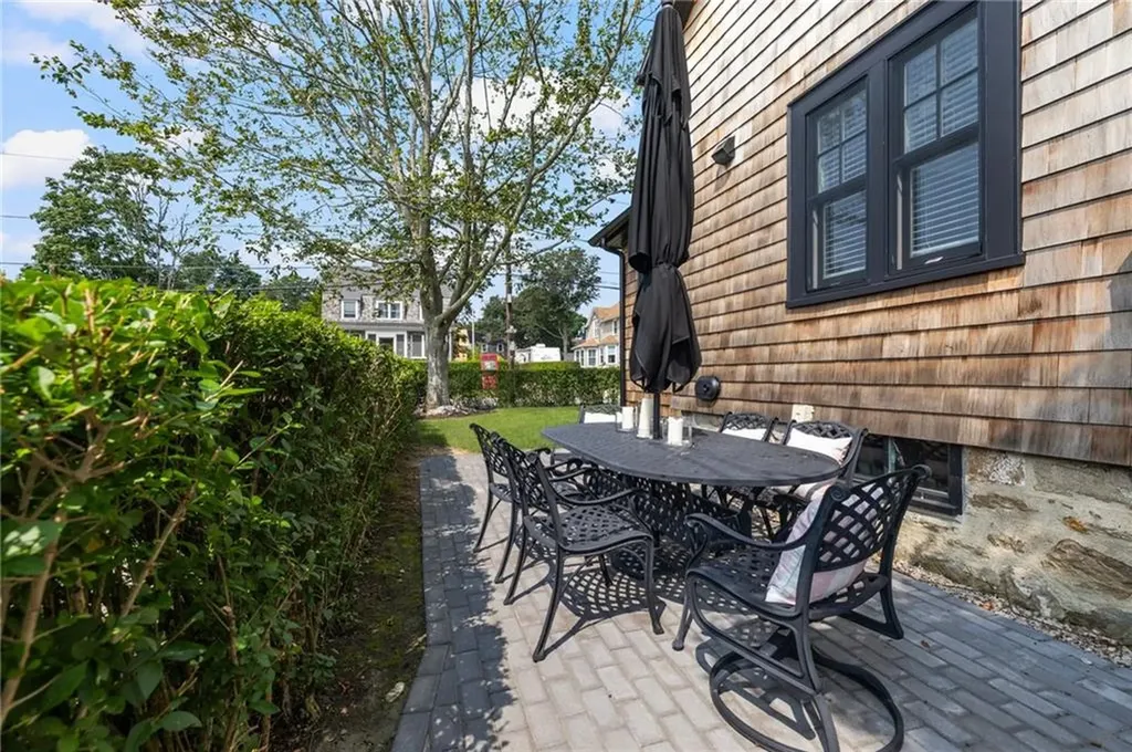 14 Robsinson Street Narragansett RI 02882