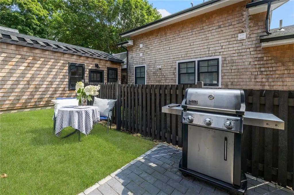14 Robsinson Street Narragansett RI 02882