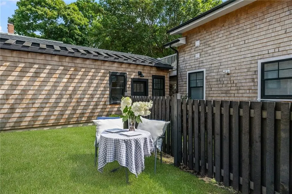 14 Robsinson Street Narragansett RI 02882