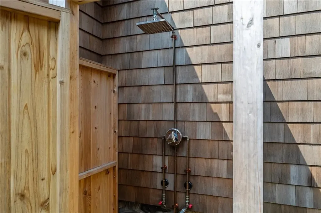14 Robsinson Street Narragansett RI 02882