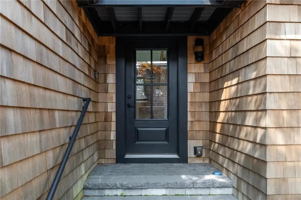 14 Robsinson Street Narragansett RI 02882