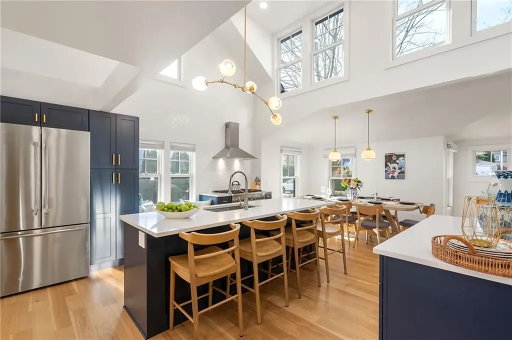 14 Robsinson Street Narragansett RI 02882