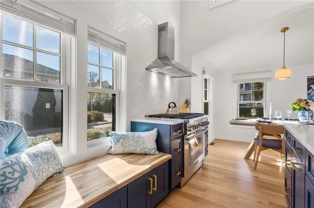 14 Robsinson Street Narragansett RI 02882