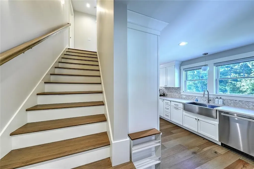 137 Rosebriar Avenue South Kingstown RI 02879