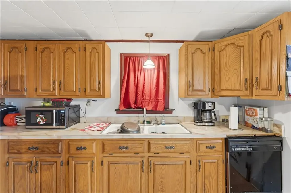 171 Canfield Avenue Warwick RI 02889