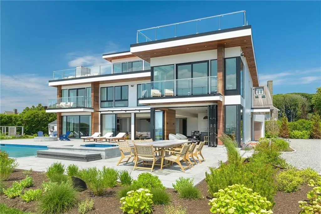 511 Ocean Avenue Newport RI 02840