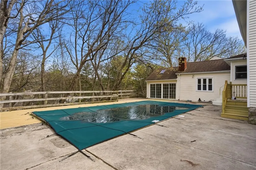 84 Crest Road North Smithfield RI 02896