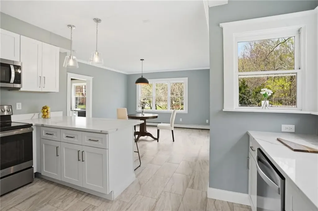 84 Crest Road North Smithfield RI 02896