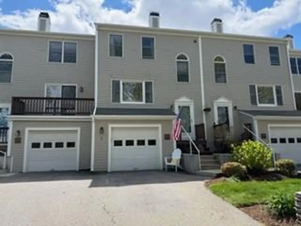 414 North Lane Bristol RI 02809