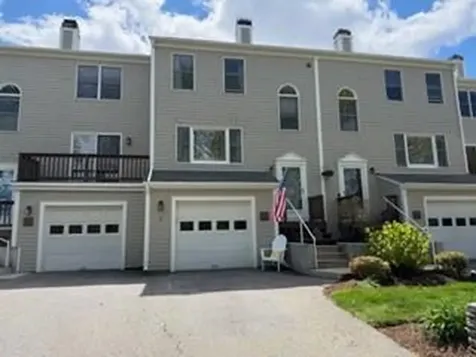 414 North Lane Bristol RI 02809