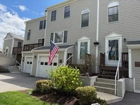 414 North Lane Bristol RI 02809