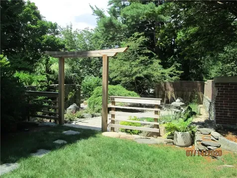 414 North Lane Bristol RI 02809