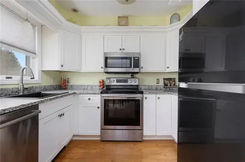 414 North Lane Bristol RI 02809