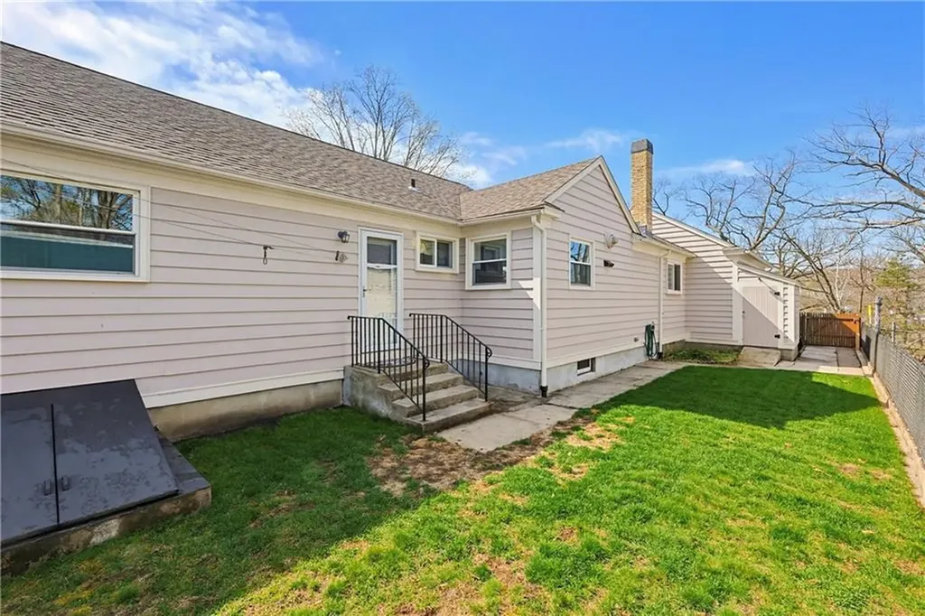 11 Katherine Road Woonsocket RI 02895