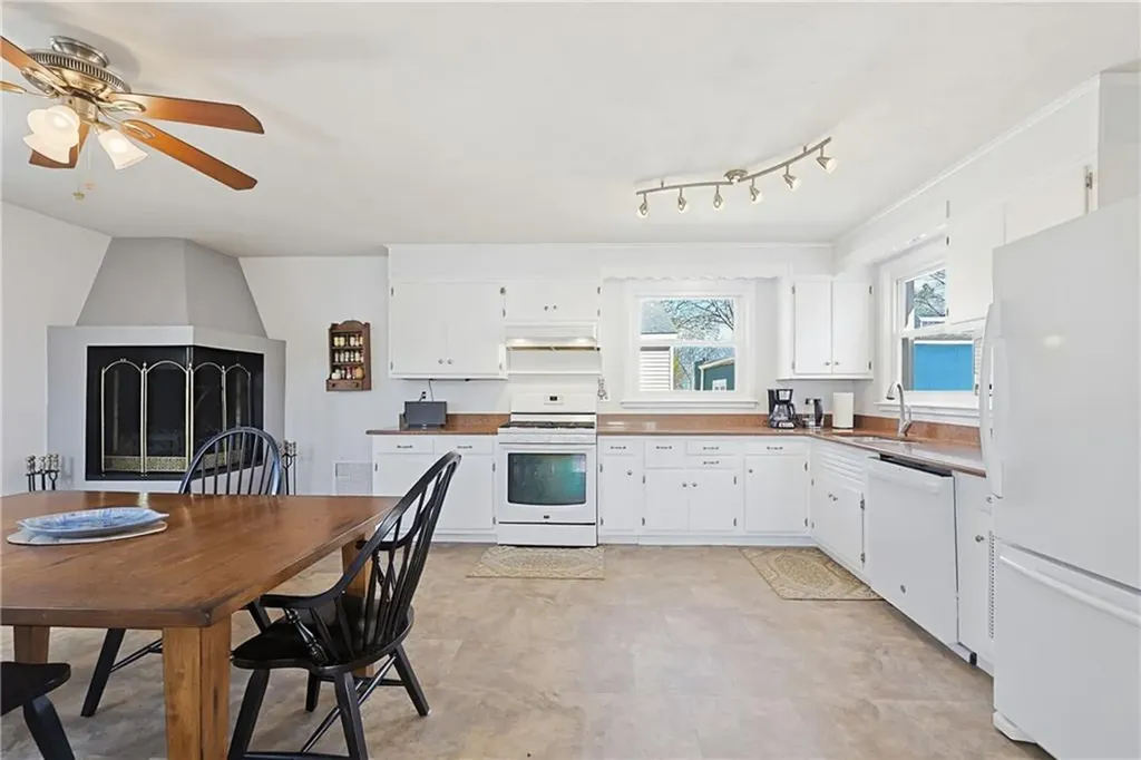 11 Katherine Road Woonsocket RI 02895