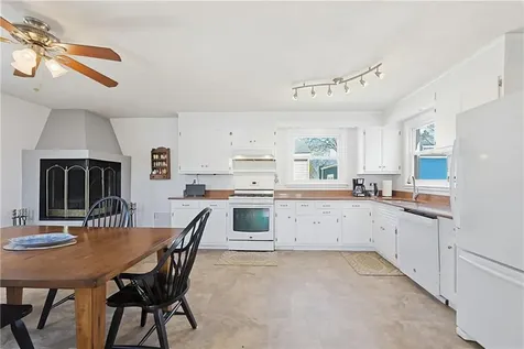 11 Katherine Road Woonsocket RI 02895