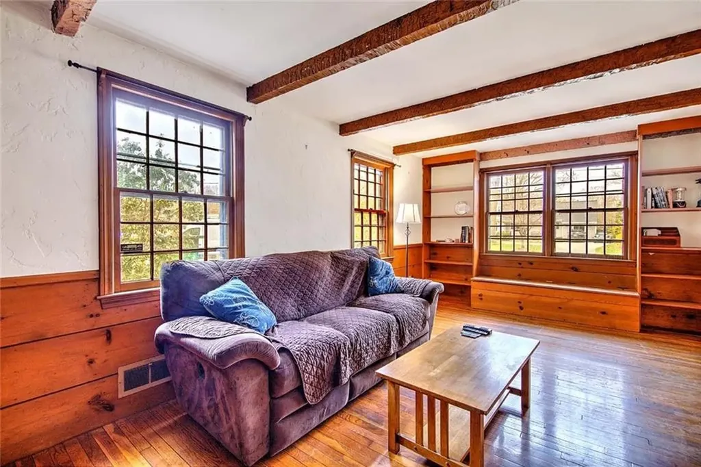 9 Knapton Street Barrington RI 02806