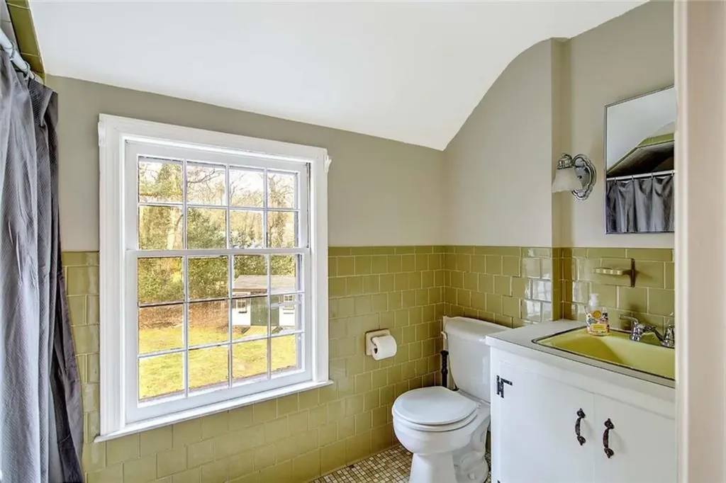9 Knapton Street Barrington RI 02806