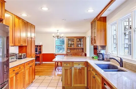 9 Knapton Street Barrington RI 02806