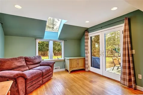 9 Knapton Street Barrington RI 02806