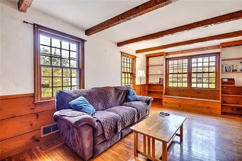 9 Knapton Street Barrington RI 02806