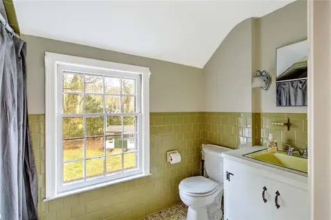 9 Knapton Street Barrington RI 02806