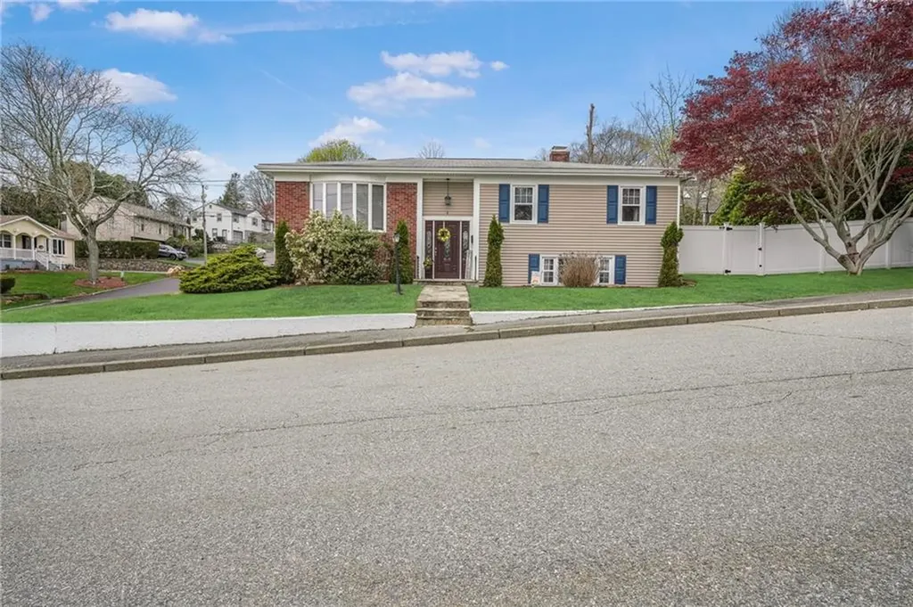 6 Longmeadow Drive North Providence RI 02904